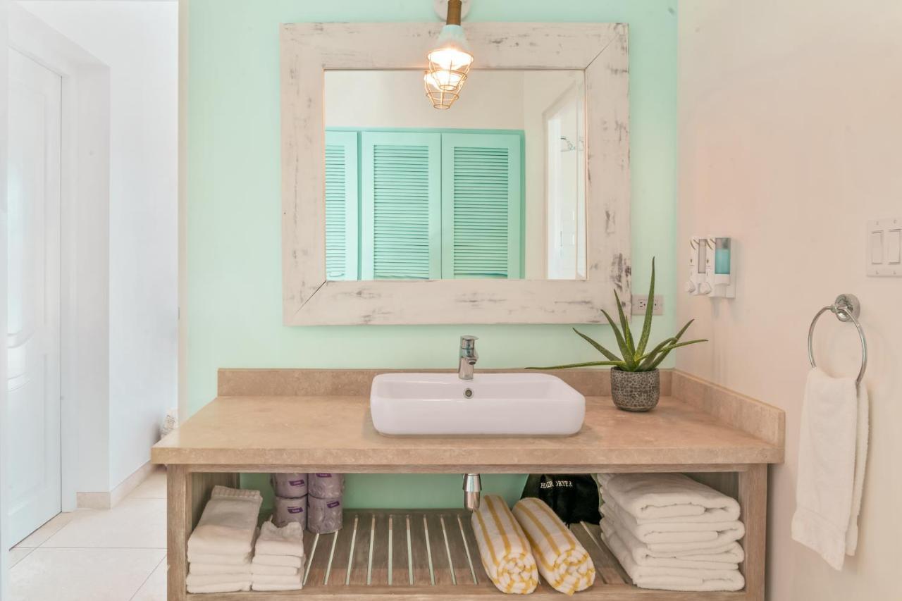 Boardwalk Boutique Hotel Aruba - Adults Only パームビーチ エクステリア 写真